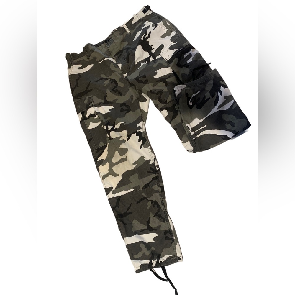 NWOT-Genuine Gear mens black/white/grey camo pants